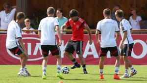 Bí quyết thành công của tuyển Đức: Tự xây khách sạn để rèn sự đoàn kết