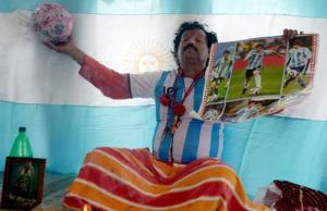 Choáng với màn cúng tế của pháp sư hâm mộ Argentina