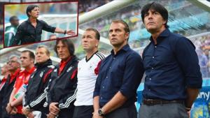 World Cup nhìn từ góc độ thời trang: Mặc áo hay… đeo bùa?
