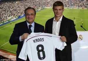 Hình ảnh đầu tiên về buổi lễ ra mắt tân binh Toni Kroos tại Real Madrid