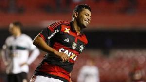 Cựu sao Arsenal bị CĐV tẩn nhừ tử vì chơi quá dở