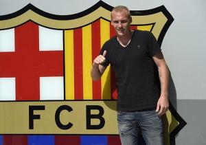 Tân binh Mathieu làm BLĐ Barca nóng mắt: Đố ai dám cấm tôi hút thuốc