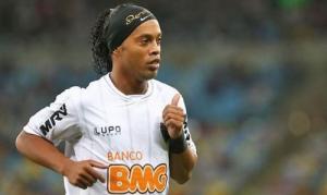 Danh thủ một thời Ronaldinho sẽ chơi bóng tại Premier League?