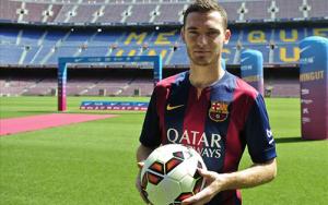 NÓNG: Barca “cay đắng” nhìn Vermaelen ngồi chơi xơi nước