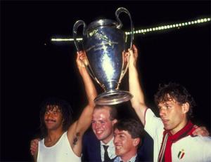 Từ Maradona tới Medel: Thời oanh liệt nay còn đâu ở Serie A