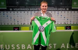 Chân gỗ huyền thoại Bendtner ghi tuyệt phẩm