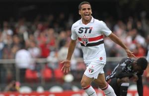 Barca tậu được người thay Dani Alves