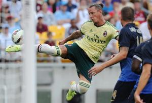 Bí trung vệ, MU bất ngờ nhắm “lão tướng” Mexes