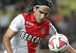 Juventus dùng tiền bán Vidal chiêu mộ Falcao