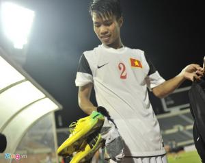 Bí ẩn đôi giày giúp sao U19 ghi bàn vào lưới Thái Lan