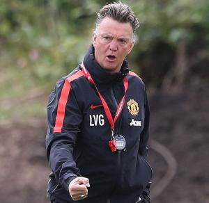 Van Gaal: “3-5-2 giúp M.U phòng ngự tốt hơn”