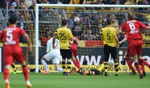 Á quân Dortmund thua sốc trận mở màn Bundesliga