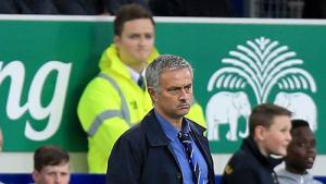 Chelsea đại thắng, Jose Mourinho vẫn bực mình