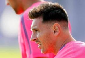 Lionel Messi khoe quả đầu mới tinh chào đón mùa giải 2014-2015