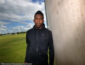 Tia chớp mới của Man United phá kỷ lục chạy 100m