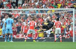 Arsenal: Bao giờ biết phòng ngự?