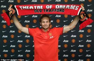 Blind đến M.U là để đá tiền vệ