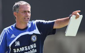 Mourinho thừa nhận Chelsea không đọ tiền được với M.U