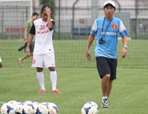 Hai đội tuyển bóng đá nam tiến bộ từng ngày