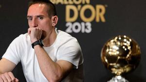 Douglas Costa được đưa về không phải để thay thế Ribery