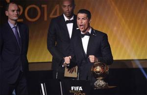 Lập hat-trick QBV, Ronaldo mạnh miệng tuyên chiến với Messi