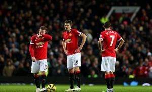 M.U chỉ ổn định khi Van Gaal ngừng thử nghiệm?