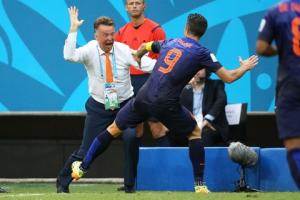 SỐC: Lionel Messi đột ngột “kết” Mourinho, Van Persie bất ngờ xem thường Van Gaal