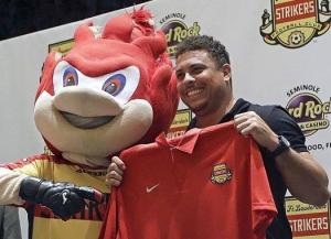 CHÍNH THỨC: “Người ngoài hành tinh” Ronaldo tái xuất sân cỏ