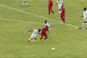 Màn ăn vạ kinh điển bậc nhất lịch sử bóng đá thế giới