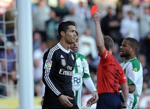 Ronaldo vắng mặt, phương án nào cho hàng công Real?