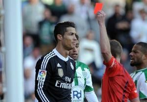 Ronaldo bị HLV của Cordoba “chửi” thậm tệ