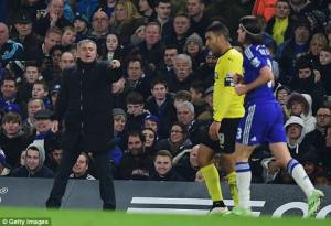 Tuyên chiến với trọng tài, HLV Mourinho sắp dính chưởng