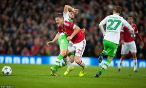 HLV Van Gaal giải thích lý do thay Schweinsteiger ở trận M.U 2-1 Wolfsburg