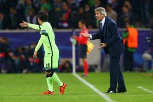 Thoát hiểm trong gang tấc trước Gladbach, HLV Pellegrini thừa nhận may mắn