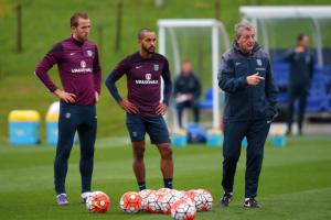 Sao tuyển Anh lên tiếng về chuyện nợ nần của HLV Hodgson