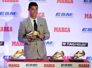 Ronaldo chính thức nhận giải Chiếc giày vàng lần thứ 4