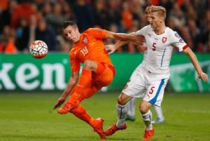 Van Persie nói gì khi Hà Lan ngồi nhà xem VCK Euro 2016