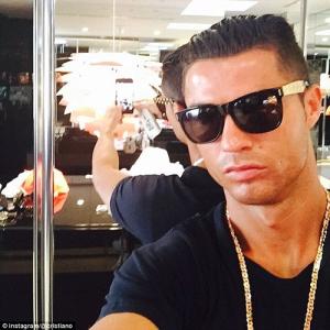 “101 sắc thái tự sướng” của siêu sao Ronaldo trên Instagram