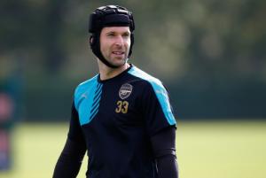 “Cech không khác gì một tiền đạo của Arsenal”