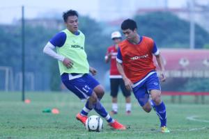 Công Phượng dễ dàng đánh bại Hồng Quân ở bài tập đối kháng