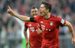 Benitez nói gì trước tin đồn Real mua Lewandowski?
