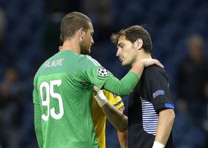Vượt qua huyền thoại Van der Sar, thánh Iker xác lập kỷ lục vô tiền khoáng hậu