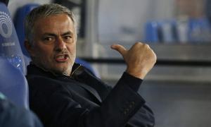 HLV Mourinho bị tố xô CĐV quay lén ông