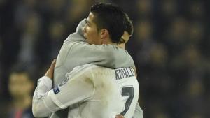 Ngôi sao Ronaldo bị fan cuồng tấn công tại Champions League
