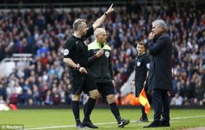 Roman Abramovich "trảm" Mourinho: Tại sao không?