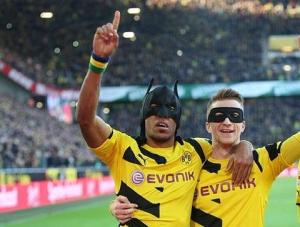 Sát thủ của Dortmund bật tín hiệu đèn xanh cho Barcelona