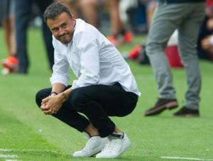 Enrique không phục dù thua nhục Sevilla