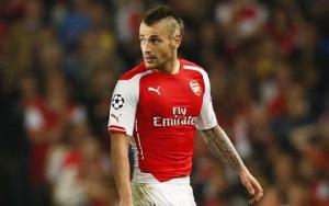 Xác định ngôi sao đầu tiên rời Arsenal
