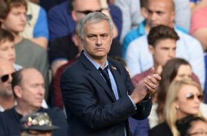 Jose Mourinho cứng họng sau khi thua Jurgen Klopp