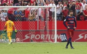 Hàng thủ Barca: Vấn đề nằm ở thủ môn hay hậu vệ?